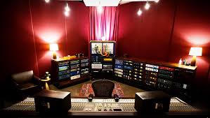 What are the top features of music production studios? post thumbnail image