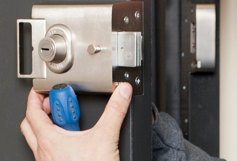 Locksmiths and the most common technical services provided by them post thumbnail image