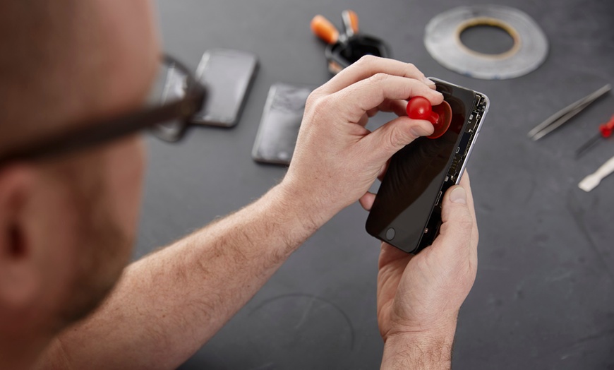 What are the benefits of hiring a professional to repair your phone? post thumbnail image